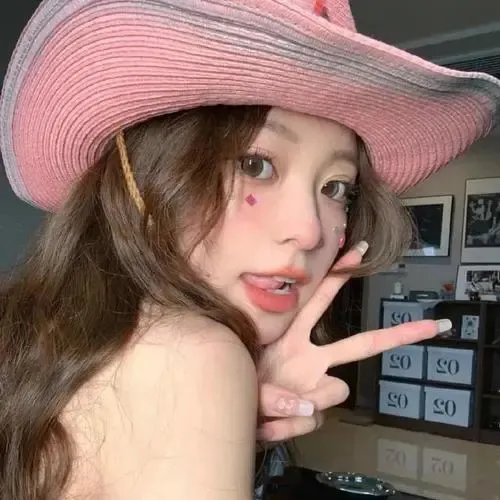 橙色女孩